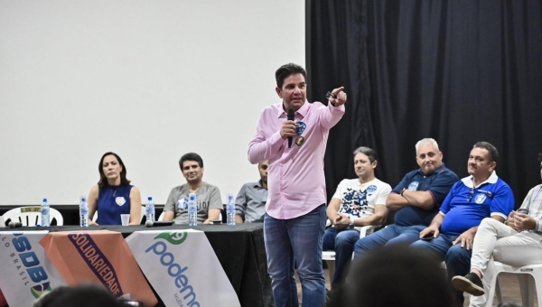 Gladson divulga WhatsApp da campanha e afirma: “Na nossa coligação, todos os candidatos são iguais”